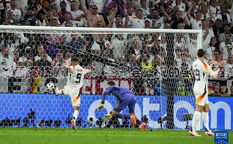 摩登7lite歌力思冰雪竞技新时代：冬奥会盛况的全球视野